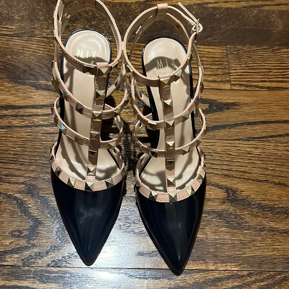 Mix 6 (DSW) black and beige women’s size 8.5 heels. Never worn.